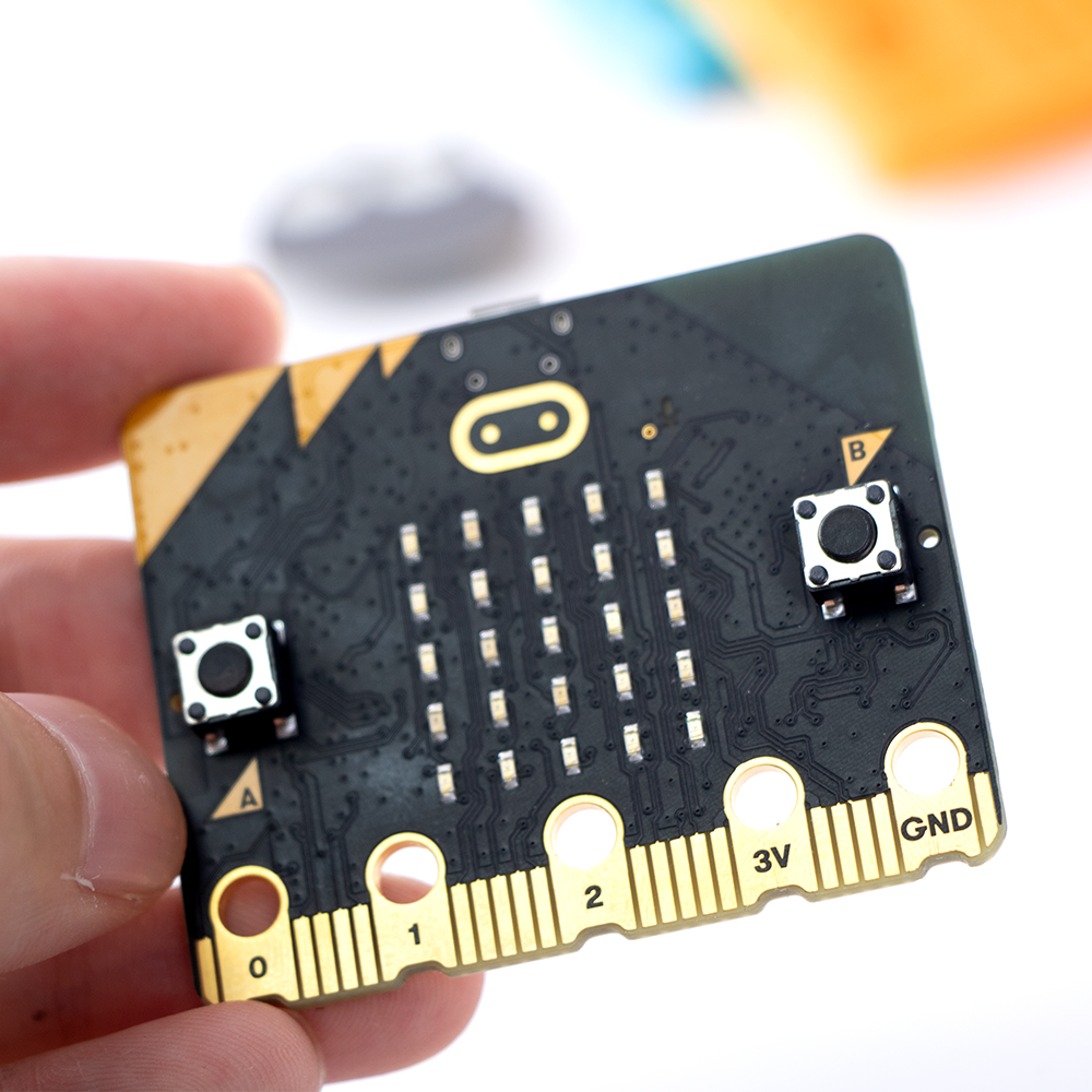 BBC NEW micro:bit V2 - with speaker, microphone, accelerometer, 2.4GHz radio/ BLE 5.0, Microprocessor